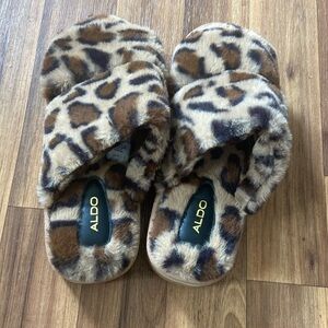 Ladies leopard two tone house shoes
